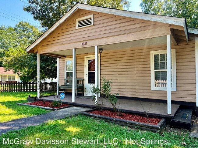 Building Photo - 3 br, 1 bath House - 1627 Willow St.