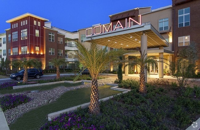 Building Photo - Domain on the Parkway