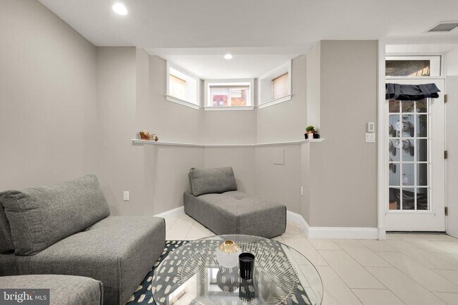 Foto del edificio - 1135 6th St NW