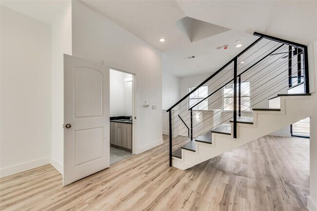 Foto del edificio - 904 E 7th St