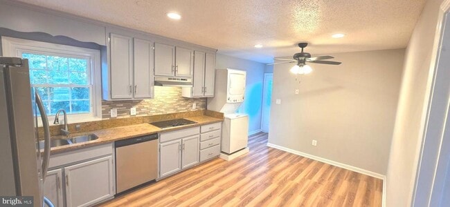 Building Photo - 125 Oakview Dr SE