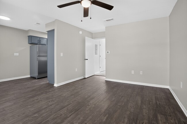 Building Photo - Legacy Apartments