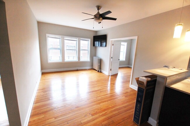 Foto del edificio - 836 E 53rd St