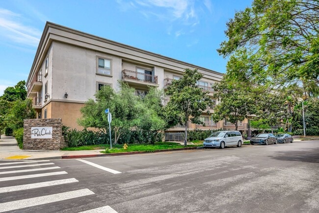 Foto del edificio - 141 S Clark Dr