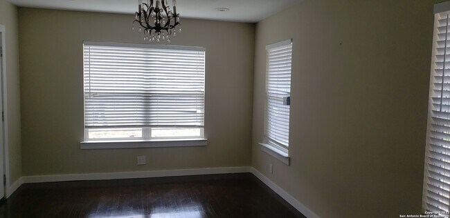Foto del edificio - 1607 Waverly Ave