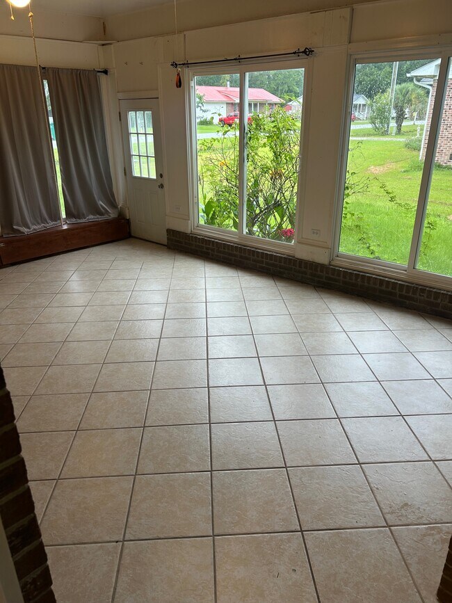 Foto del edificio - 3582 Greenwood Dr