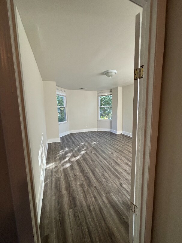 Building Photo - **MOVE IN BONUS** Charming 2-Bedroom/1-Bat...