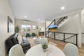 Building Photo - 912 21st St