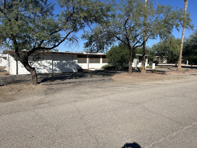 3 Bedroom Unit A - 5400 W Calle Cayeus