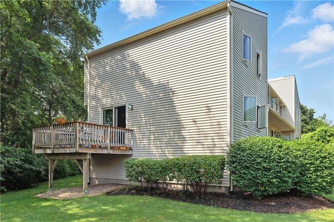 Building Photo - 660 Point Judith Rd