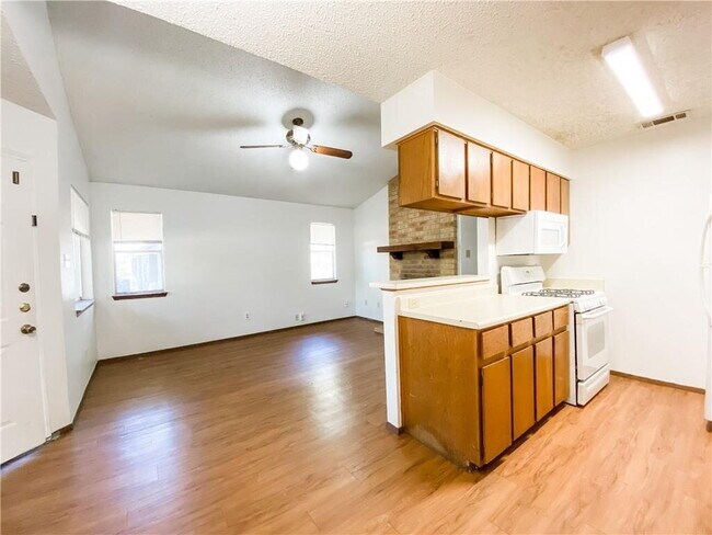 Foto del edificio - "Charming 3-Bed Retreat with Cozy Fireplac...