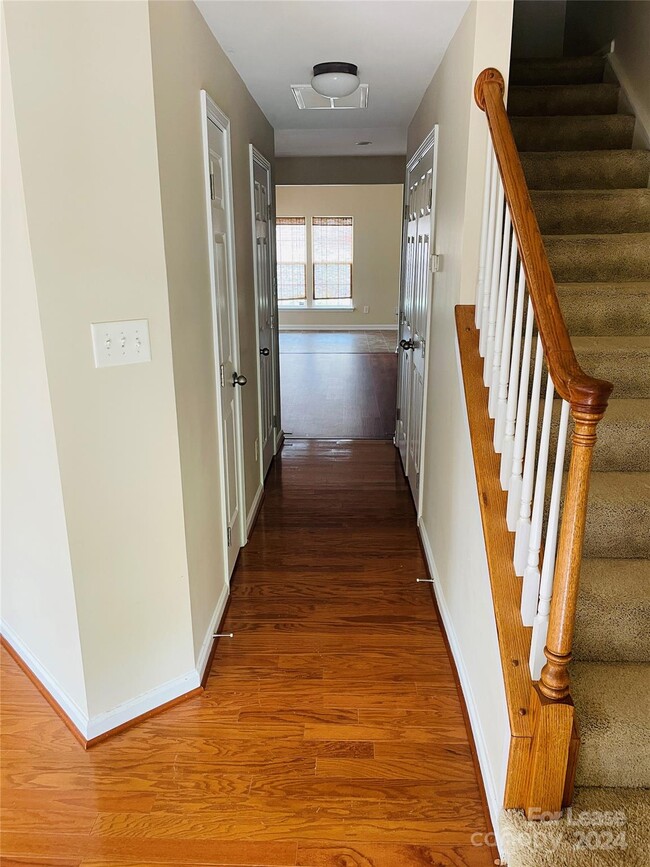 Building Photo - 4705 Forestridge Commons Dr