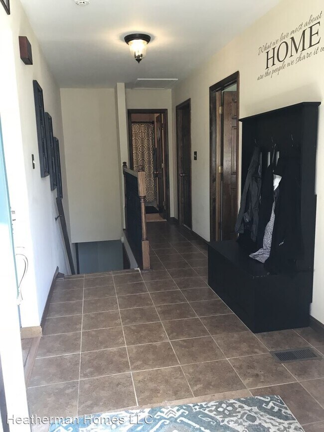 Building Photo - 3 br, 3.5 bath House - 7 Greenhaven Ct.