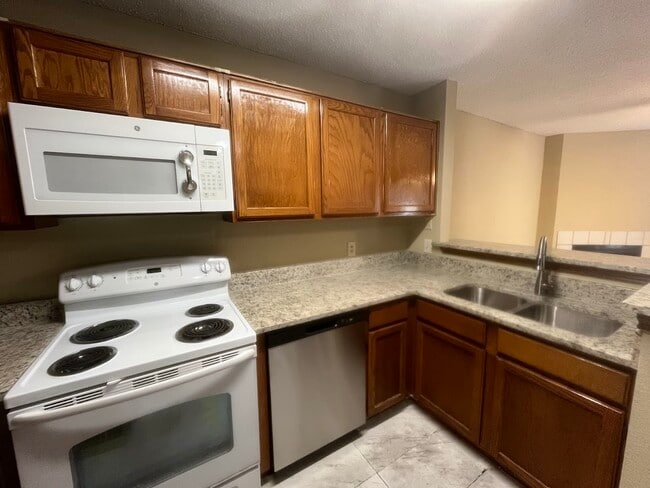 Foto del edificio - 6108 Abrams Rd