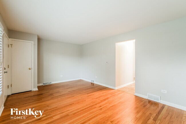 Foto del edificio - 3657 W 59th Pl
