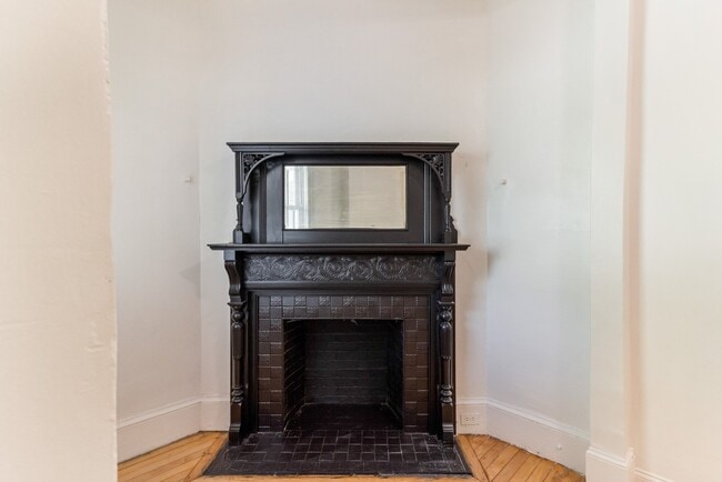 Building Photo - 169 Waterman St