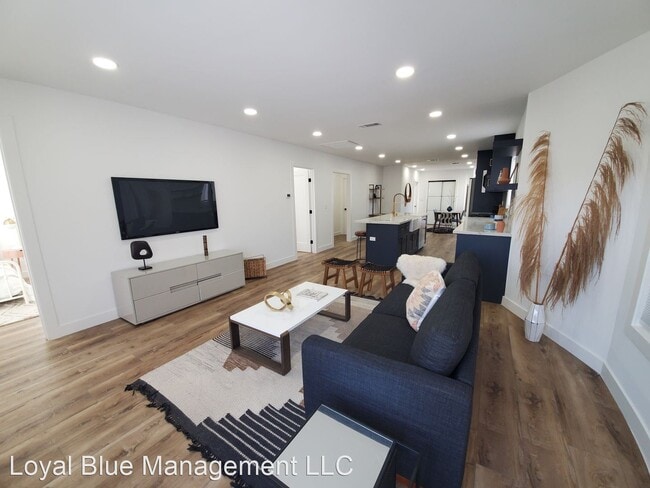Building Photo - 4 br, 2 bath House - 3427 S Victoria Avenue