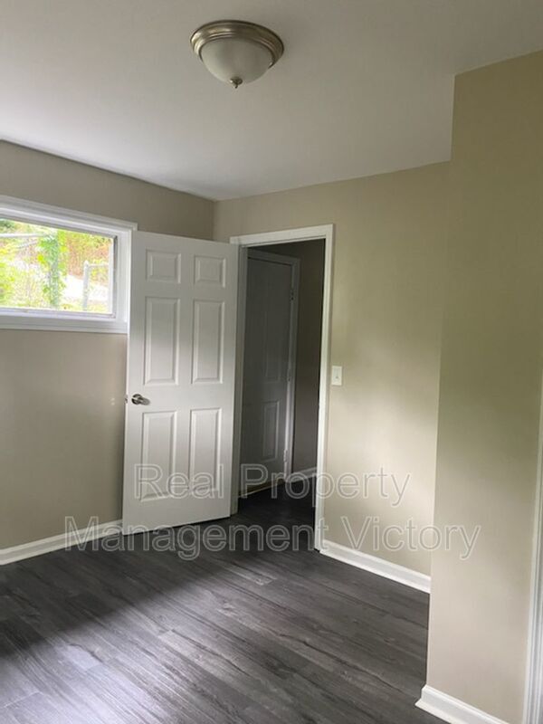 Building Photo - 1520 33rd St Ensley