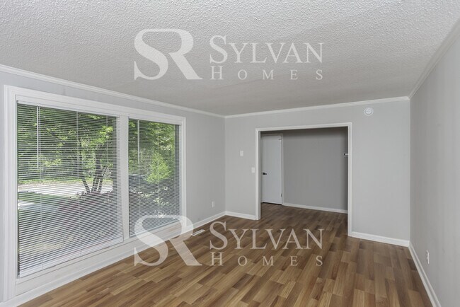 Building Photo - Prepare to fall in love with this 3 bedroo...