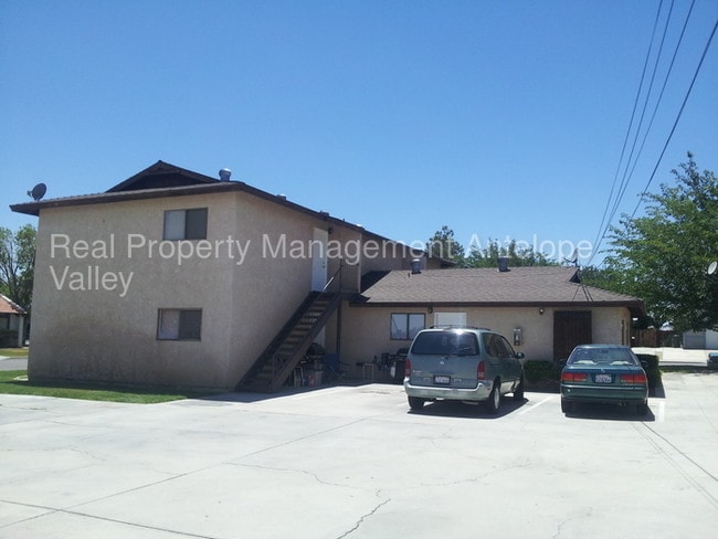 Building Photo - 2875 Sycamore Ave