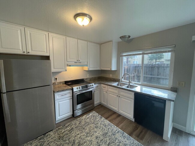 Building Photo - Must see to appreciate 3 bedroom and 1.5 b...