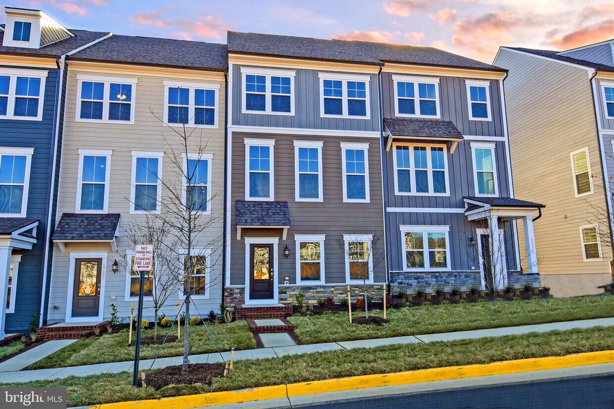 1769 Hickory Creek Ct, Dumfries, VA 22026 Townhome Rentals in