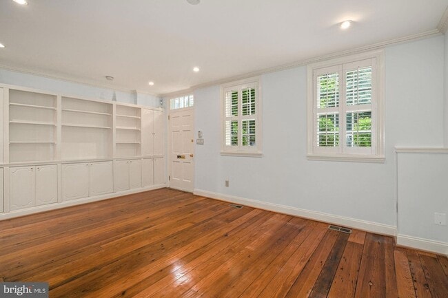 Building Photo - 1241 30th St NW