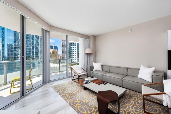 Foto del edificio - 1300 Brickell Bay Dr