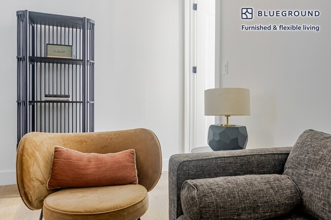 Building Photo - 161 W 54th St