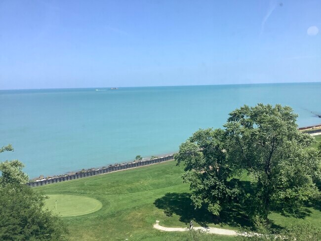 Foto del edificio - 6730 S South Shore Dr