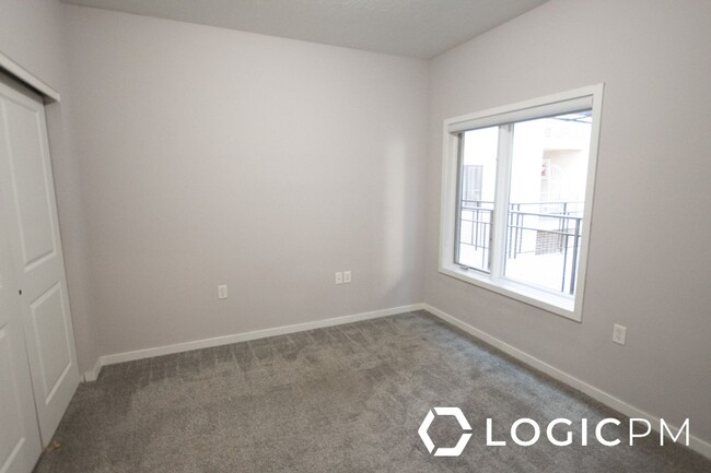 Building Photo - Stunning Condo Unit In Excellent SLC Locat...