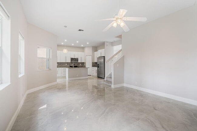 Building Photo - 3257 El Camino Real