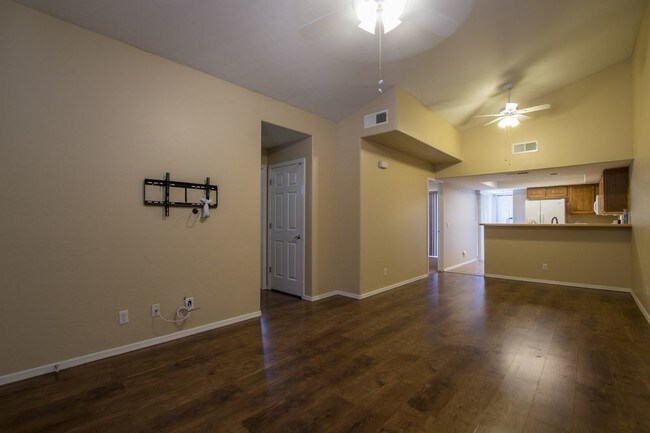 Building Photo - 537 S Delaware Dr