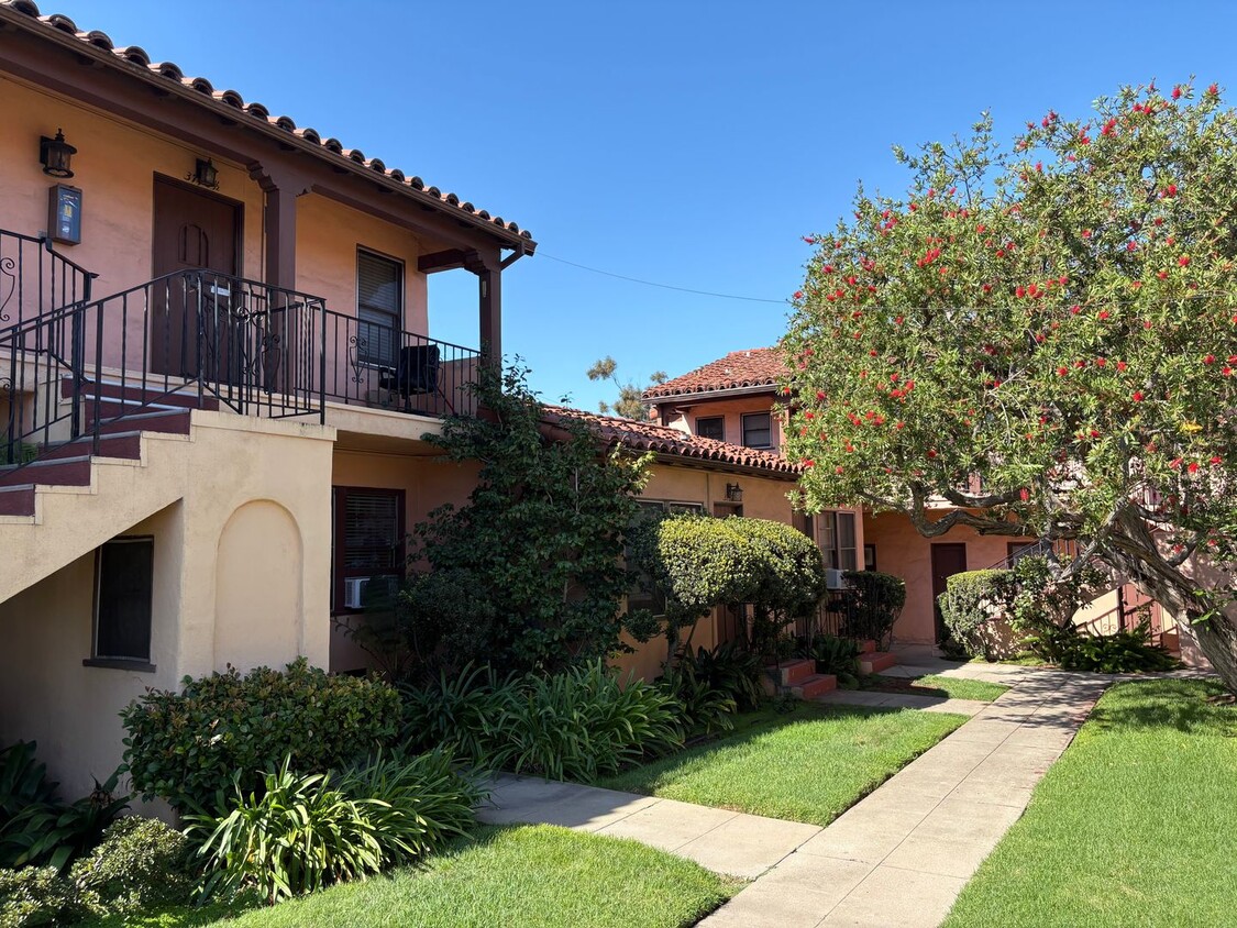 Foto del edificio - Rare 1BR in Wonderful Area with Unique, Vi...