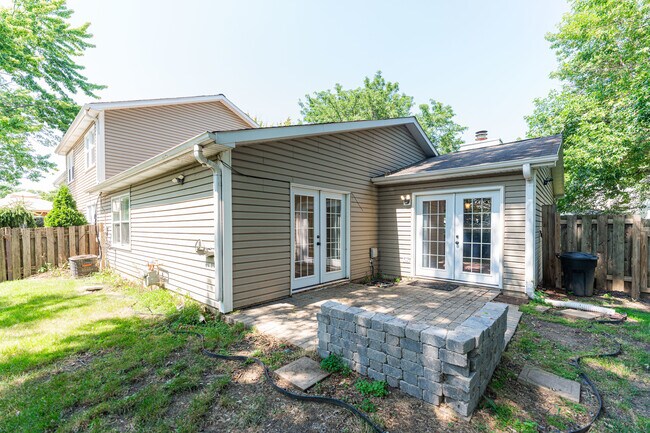 Building Photo - 264 Sutton Ct