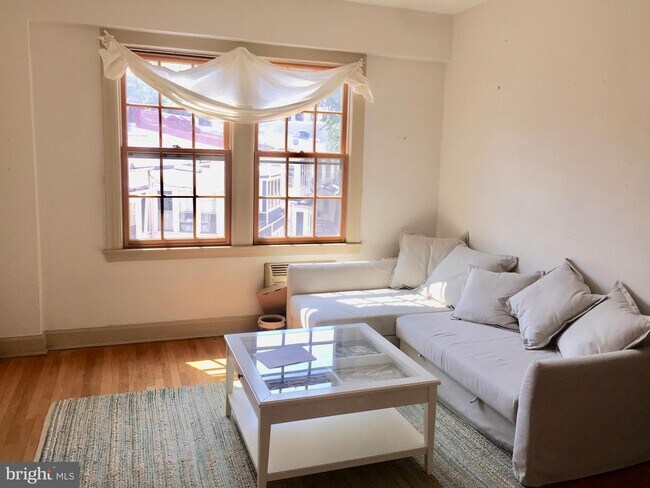 Living Area - 2040 Belmont Rd NW