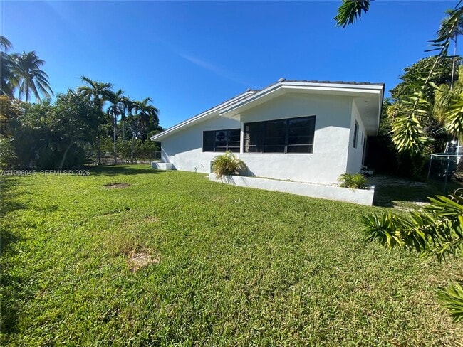 Building Photo - 1101 Bay Dr