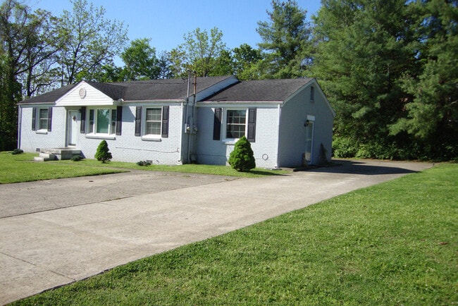 Building Photo - 4925 Hopedale Dr