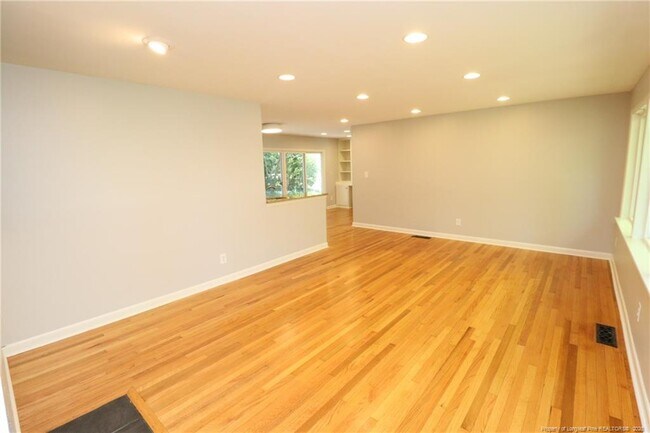 Foto del edificio - 1009 Dogwood Ln