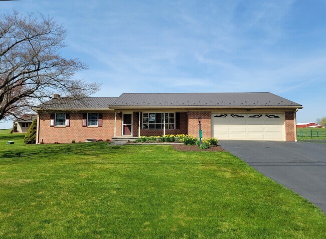 Building Photo - 460 Suncrest Rd