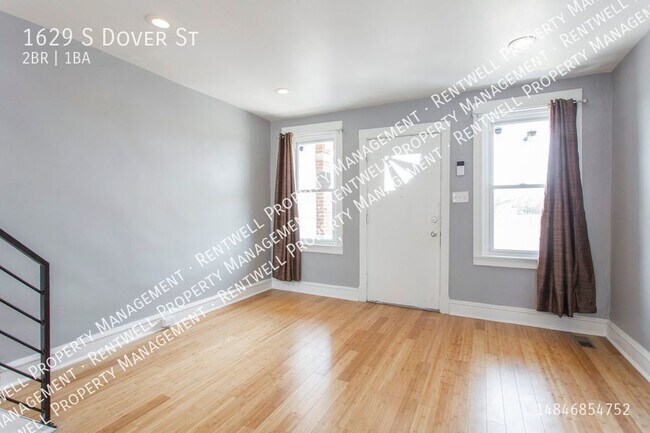 Building Photo - 2BR 1BA   Fully upgraded townhome  includi...