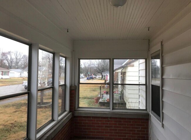 Foto del edificio - HOUSE...fenced in backyard