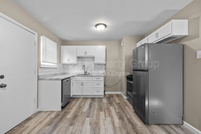 Building Photo - 5 Boles Ave