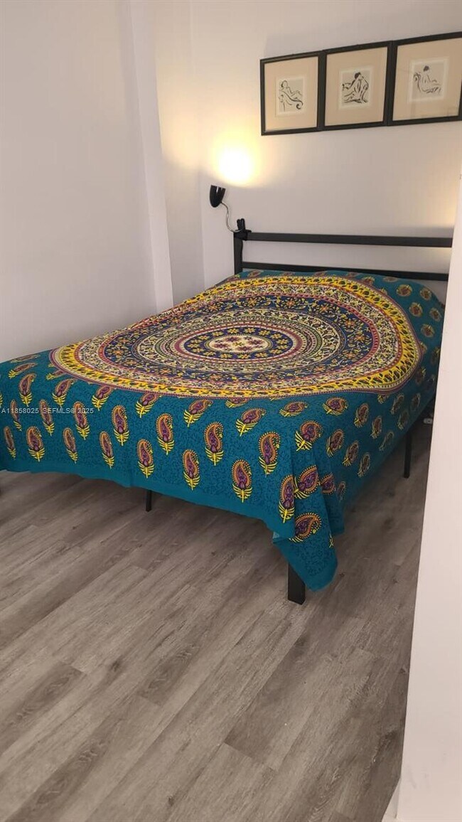 Foto del edificio - 3710 Collins Ave