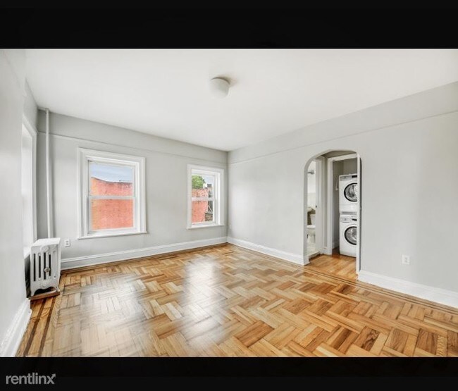 Building Photo - 39 Putnam Ave