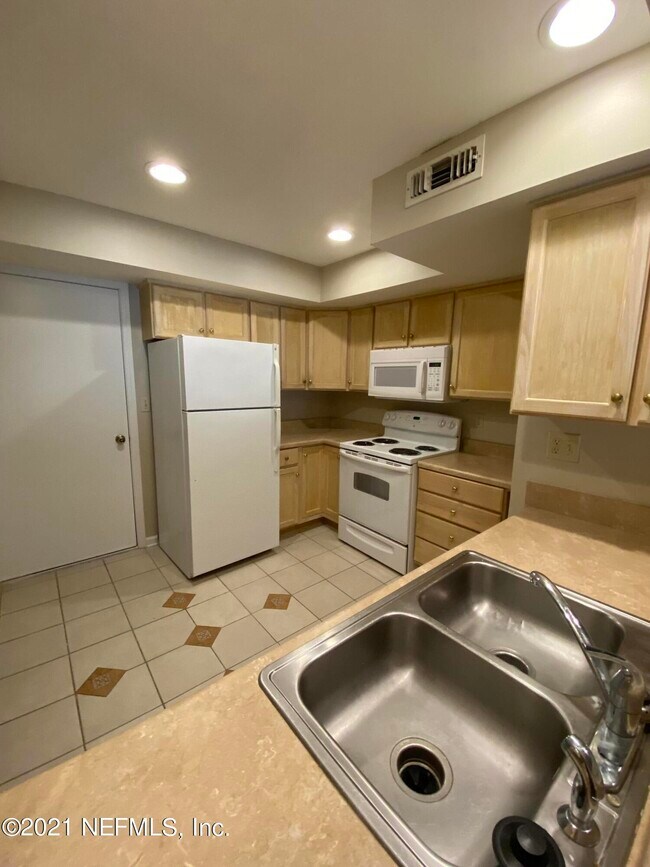Building Photo - 4129 Quiet Creek Loop
