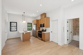 Building Photo - 3641 N Wilton Ave