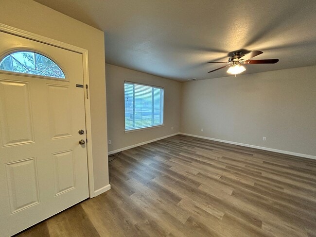 Building Photo - Three Bedroom, Two Bath House