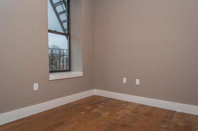 Building Photo - 436 Throop Ave