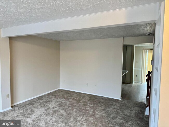 Building Photo - 3723 Castle Terrace